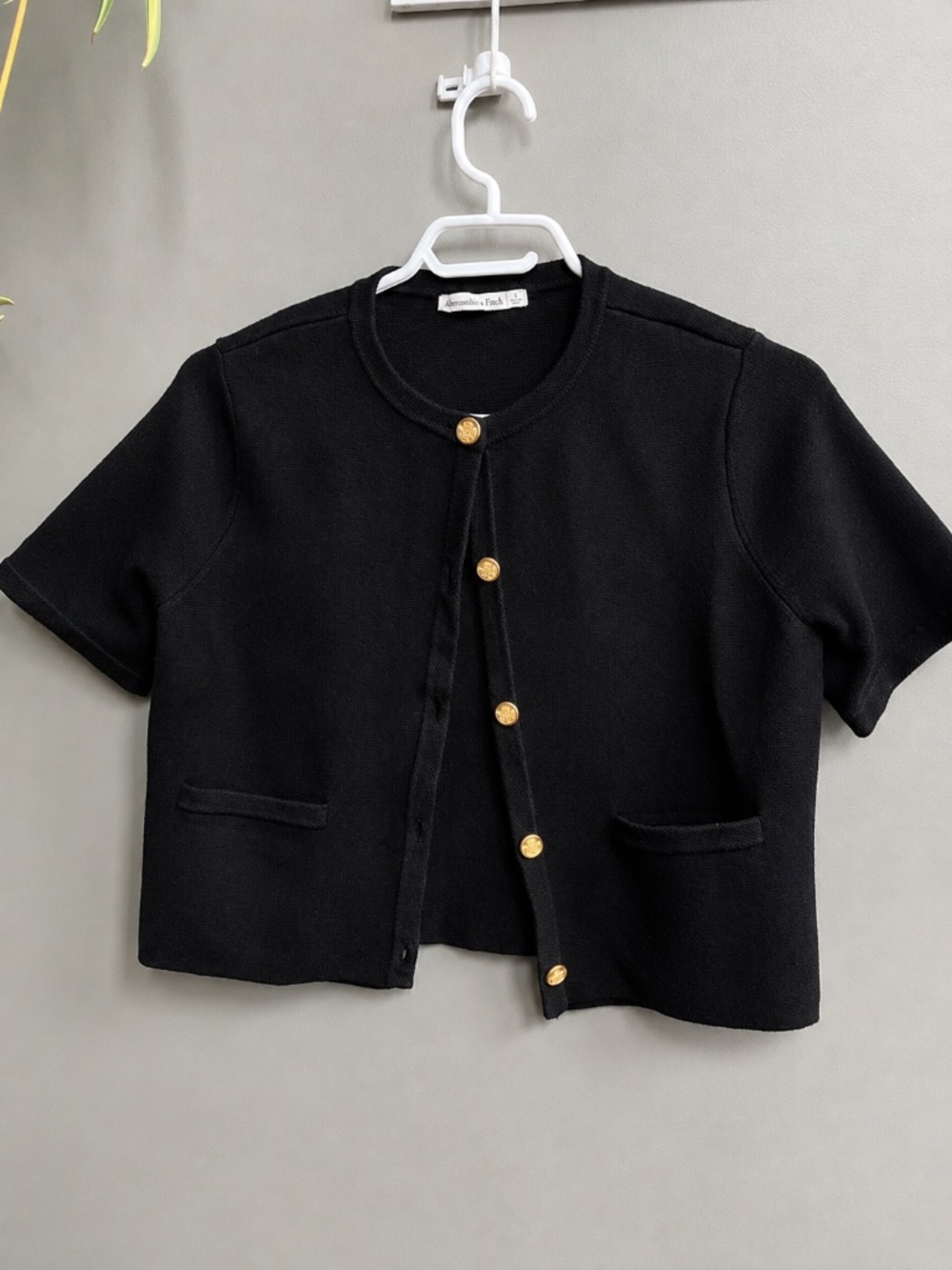 Abercrombie & Fitch Black Cropped Knit Cardigan – Gold Button Detail – Small